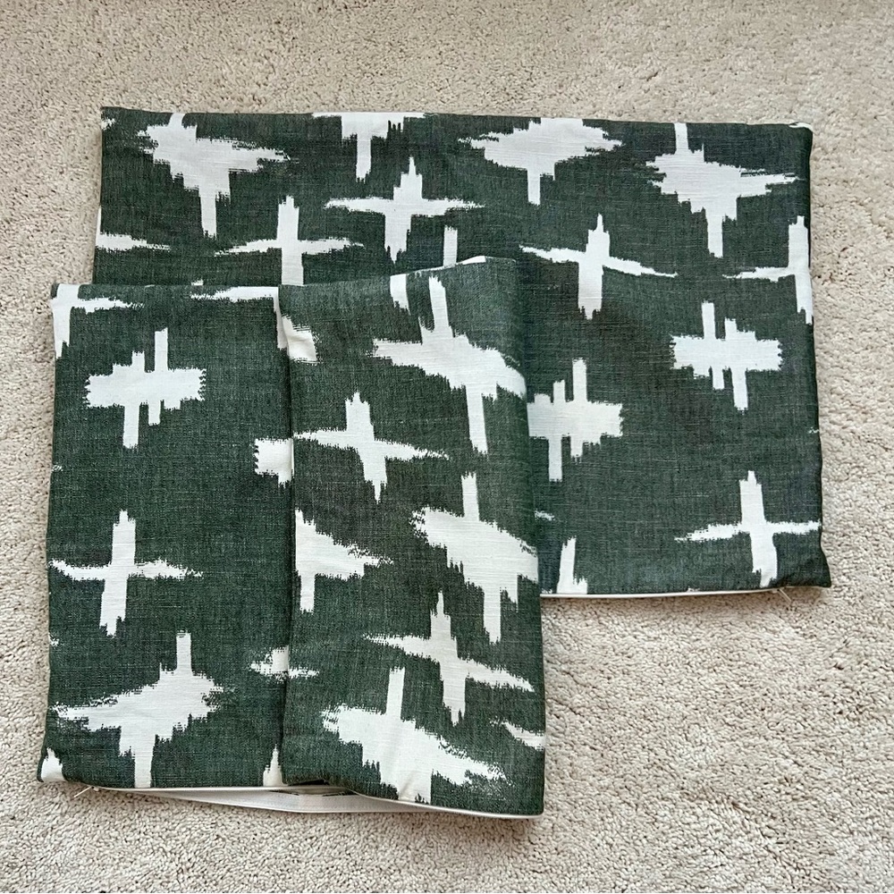 Crate and Barrel Sirocco 22"x15" Rifle Green Pillow Cover-set of 2
